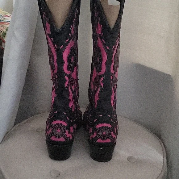 Lane boots, pink and black size 8.5. - Picture 6 of 9
